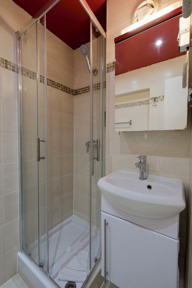 Hipotel Paris Gambetta Republique 52/58