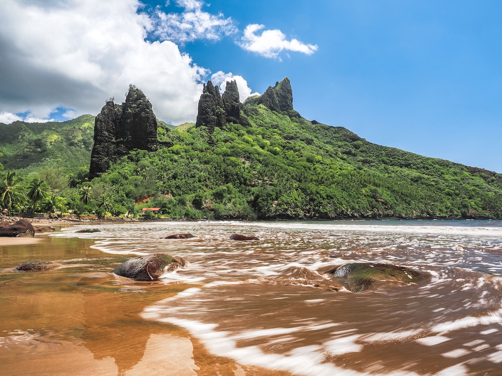 NUKU HIVA KEIKAHANUI PEARL LODGE 52/56