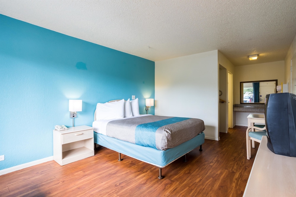 Motel6 Spring Hill, FL - Weeki Wachee 24/64