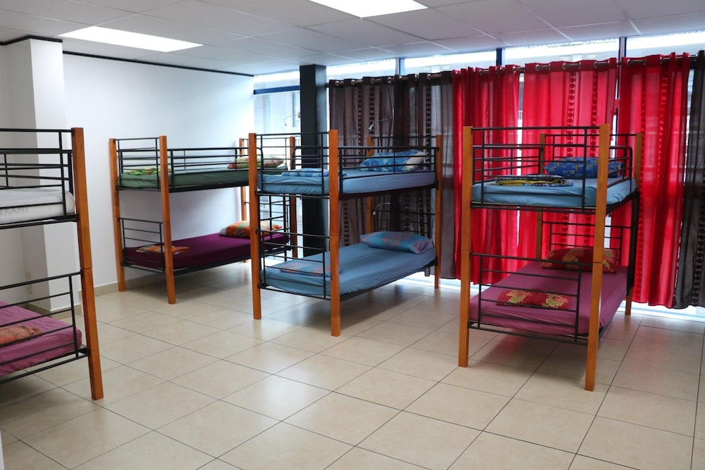 Mahana Lodge Hostel & Backpacker 57/69