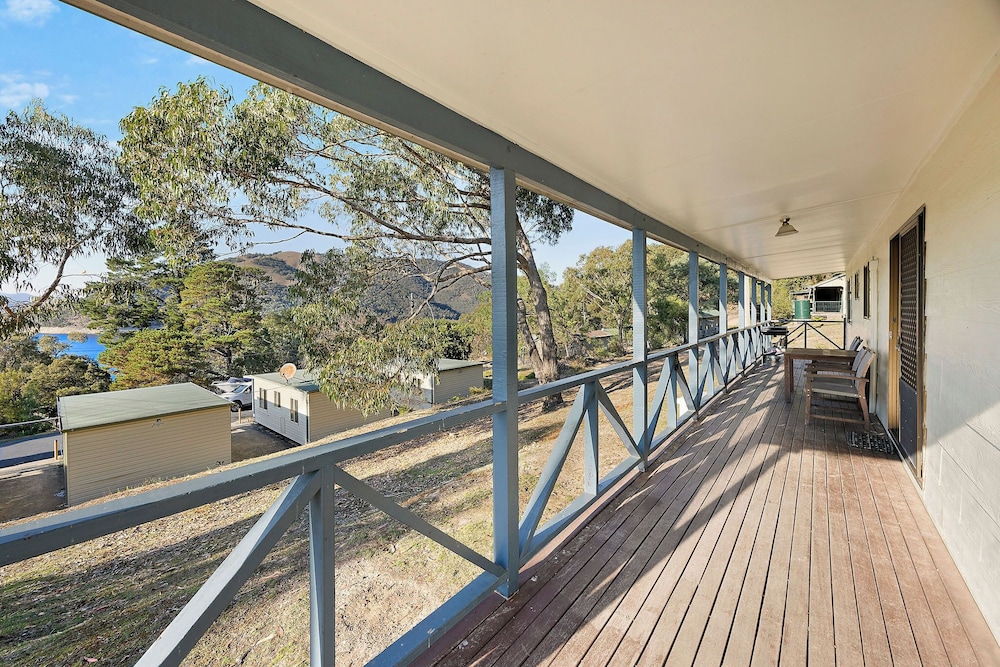 Reflections Holiday Parks Burrinjuck Waters 30/56