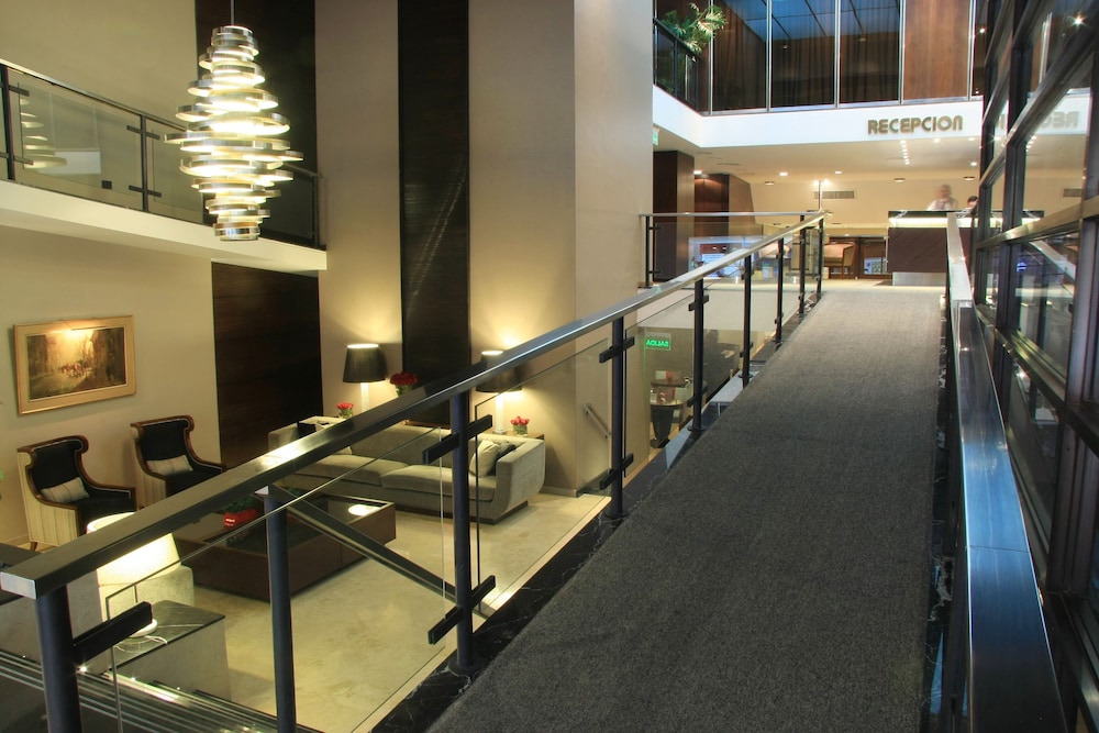 Grand King Hotel 24/55
