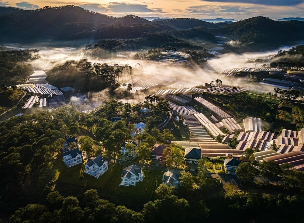 Thuy Hoang Nguyen Hotel Resort & Spa 71/75