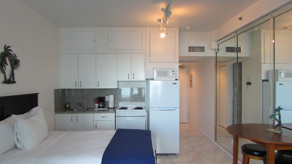Ocean Front Casablanca Studios with FULL KITCHENS & Beach access By BL Rentals 26/50