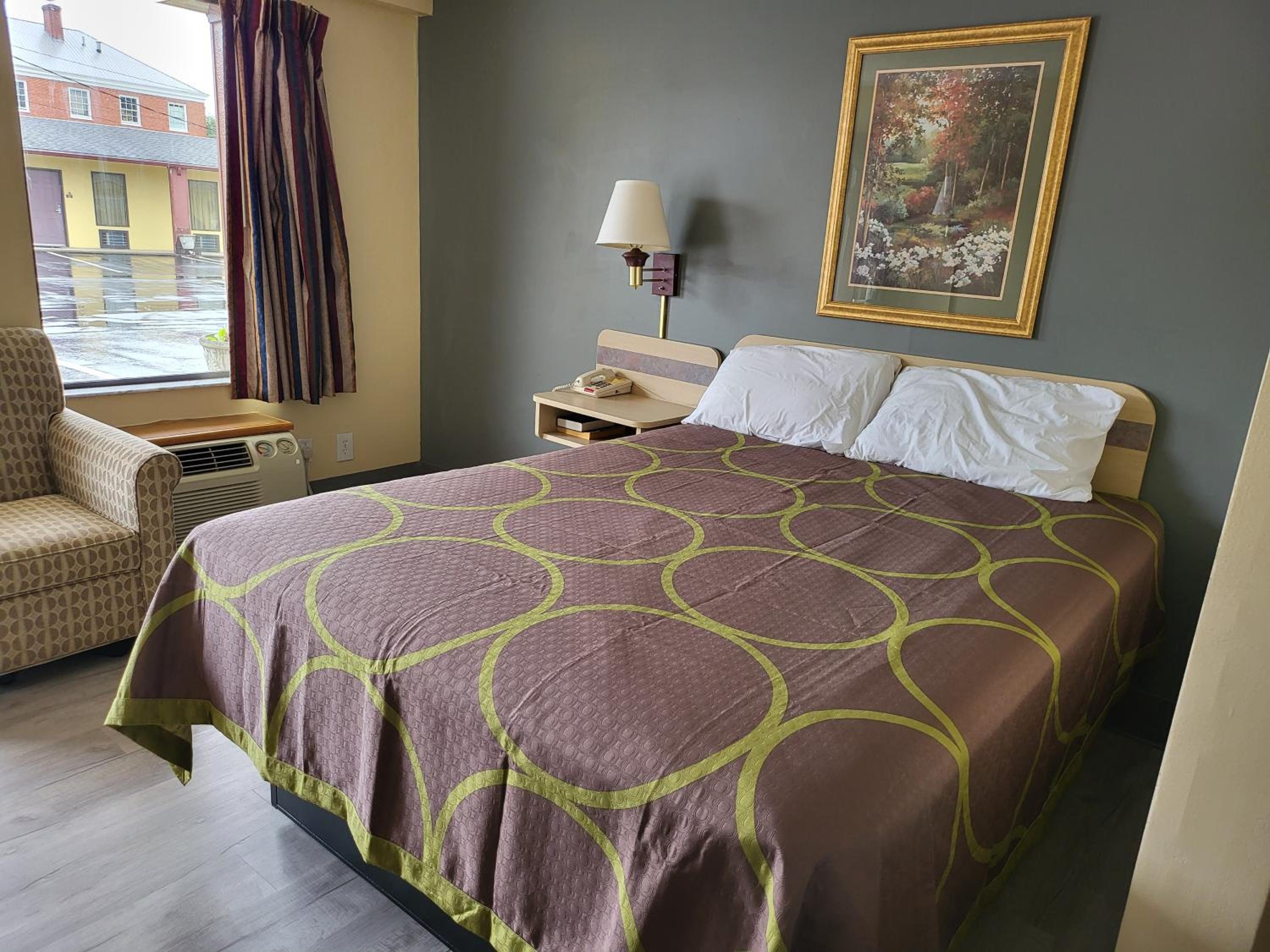 غرفة بسرير كوين، Budget Host Inn 4/10