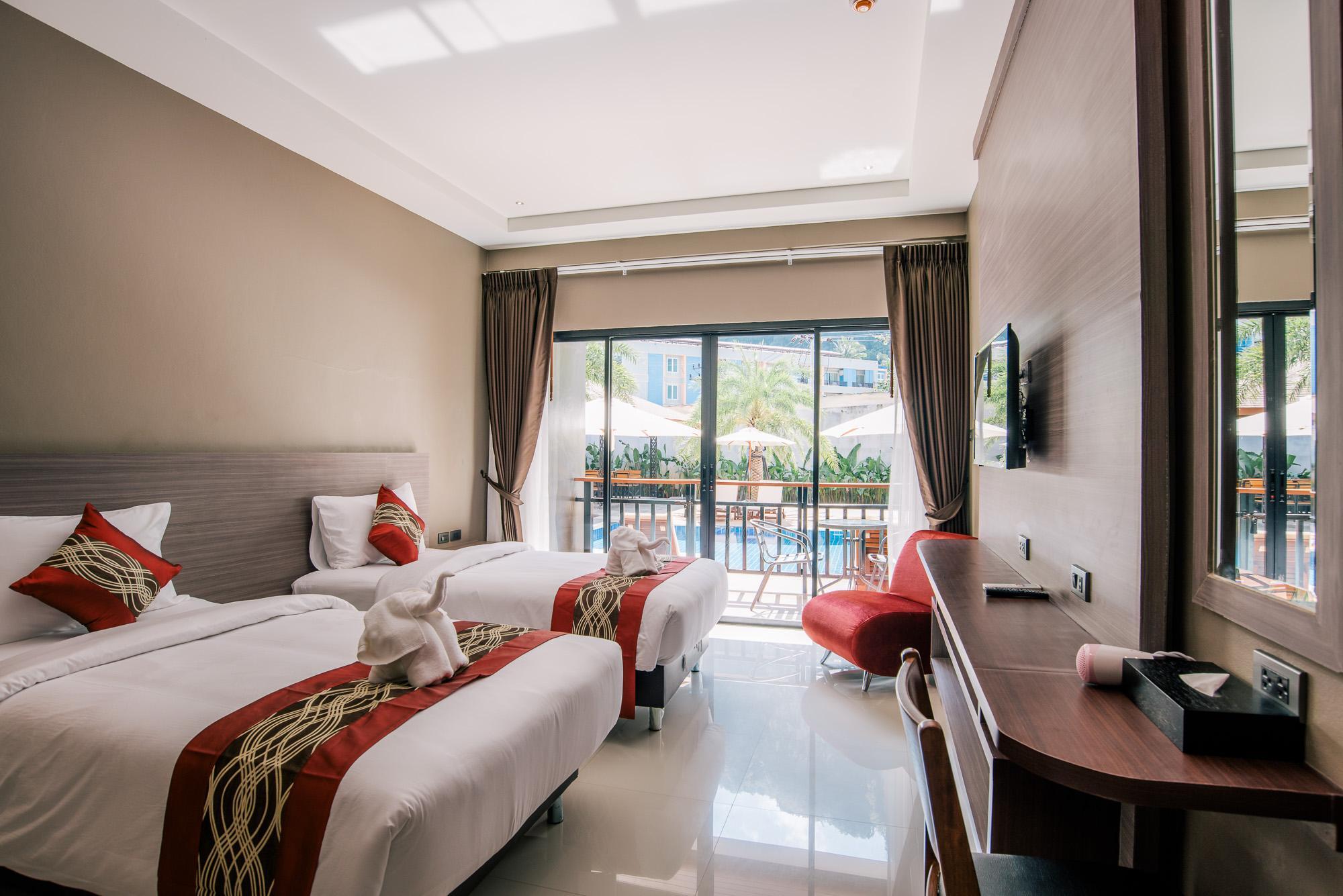 Room, King Bed, Pool Access