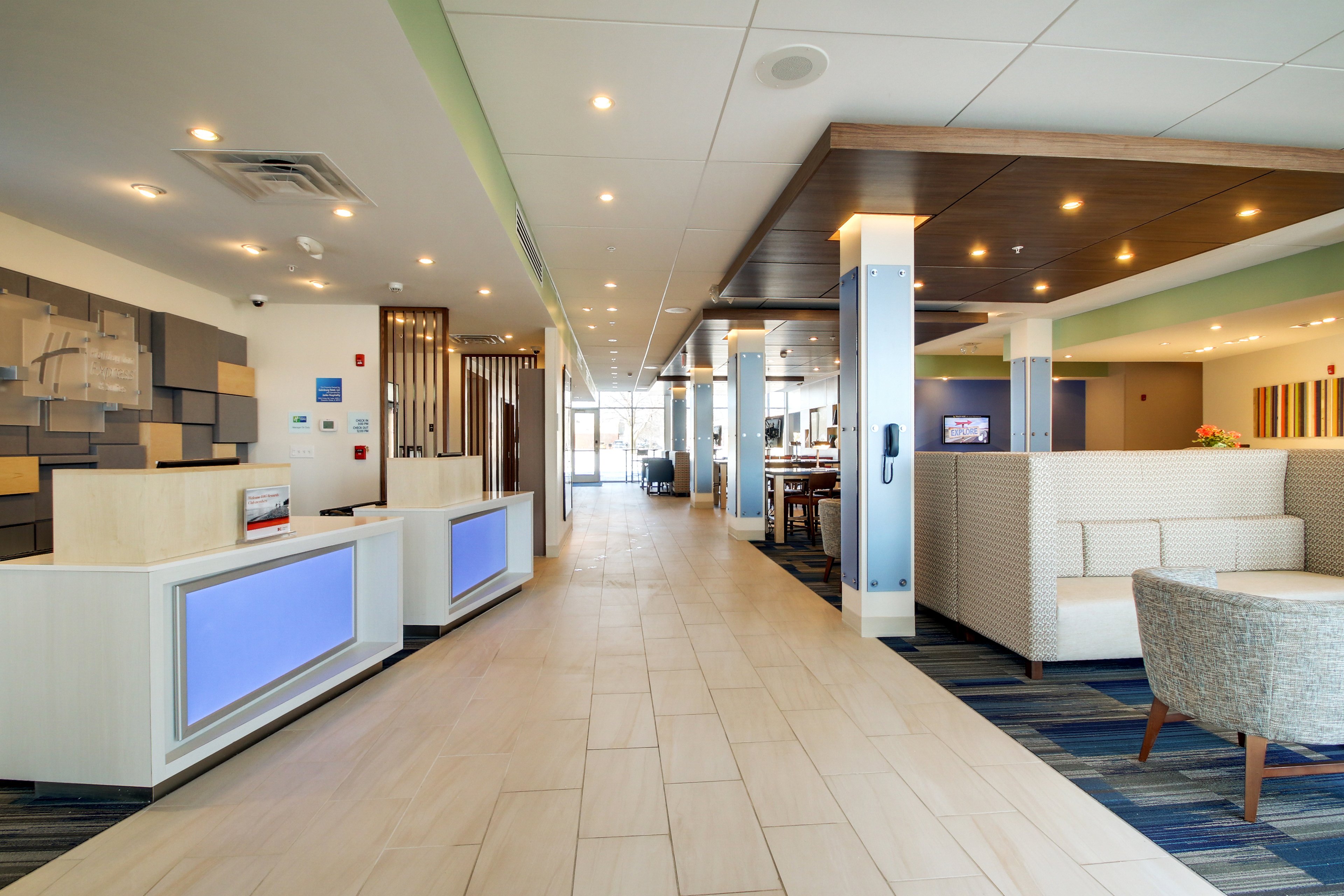 Holiday Inn Express & Suites GALESBURG 8/61