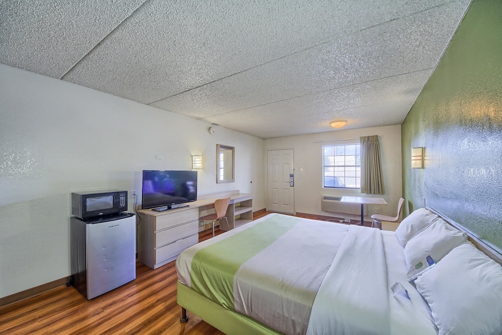Motel6 San Antonio, TX - Northwest Medical Center 24/60