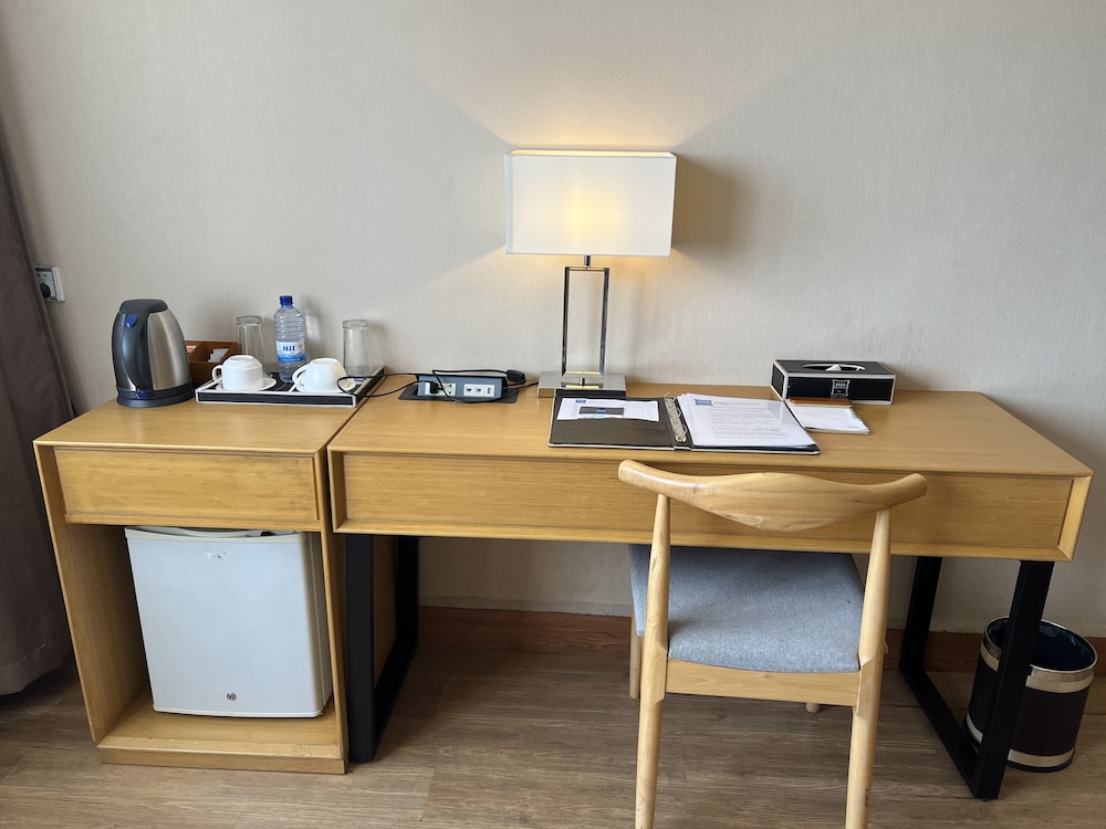 2000 Hotel 28/50