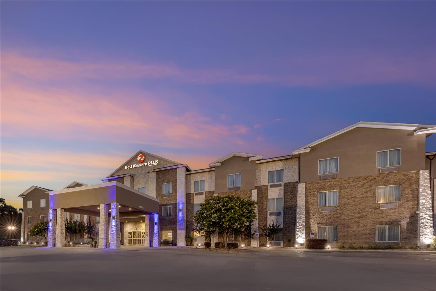 Best Western Plus Sand Bass Inn & Suites 2/52