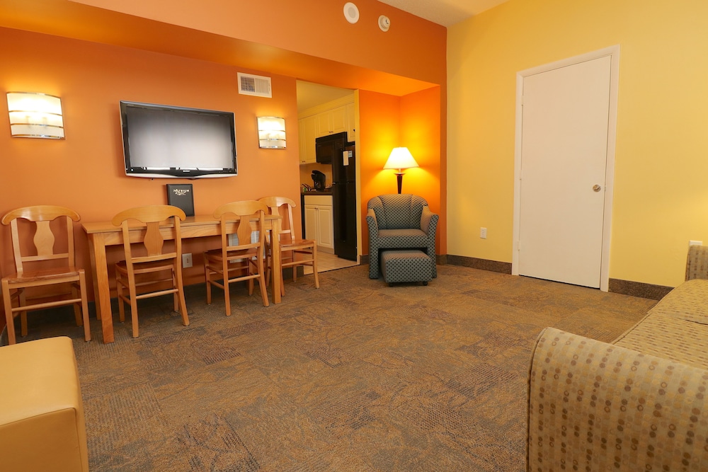 The Atrium Resort 28/36