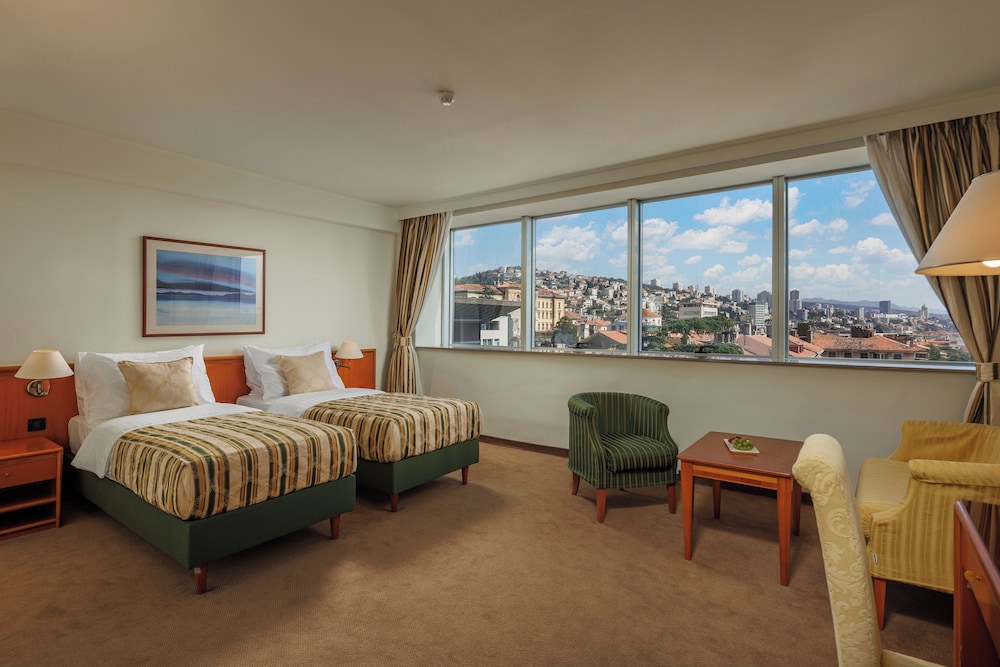 Grand Hotel Bonavia 30/74
