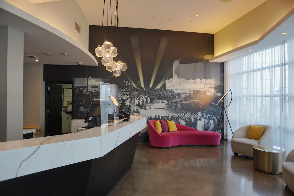 Angeleno Hotel 10/61