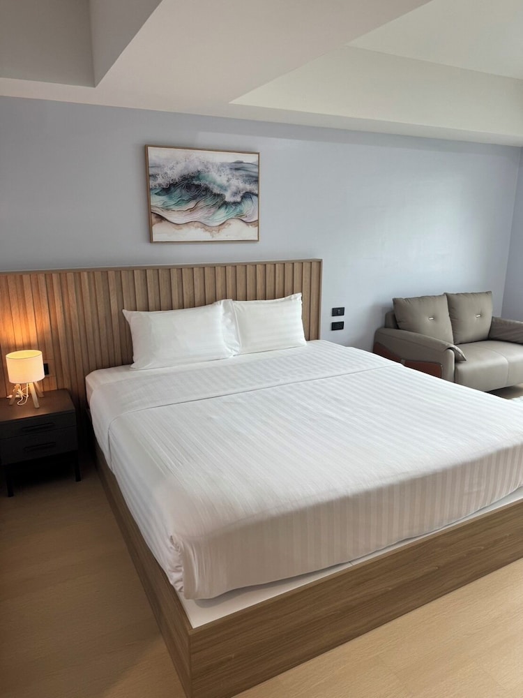 STUDIO, KING BED
