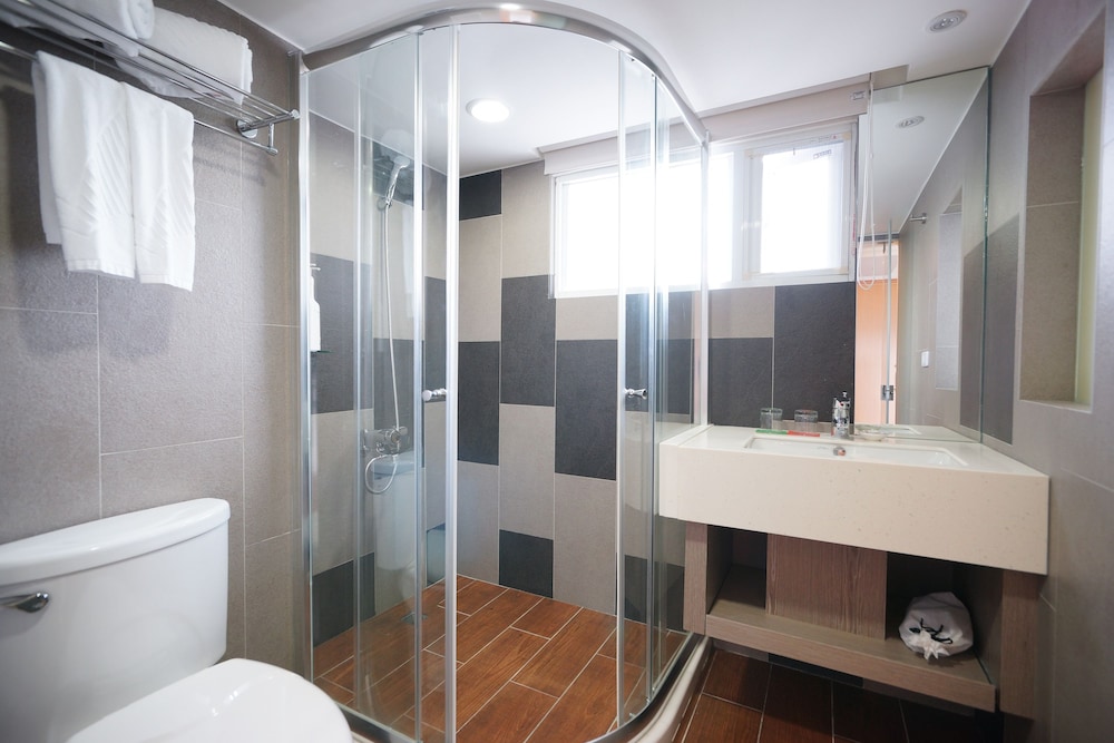 JIA JIA PAPERSUN APARTMENT 68/69