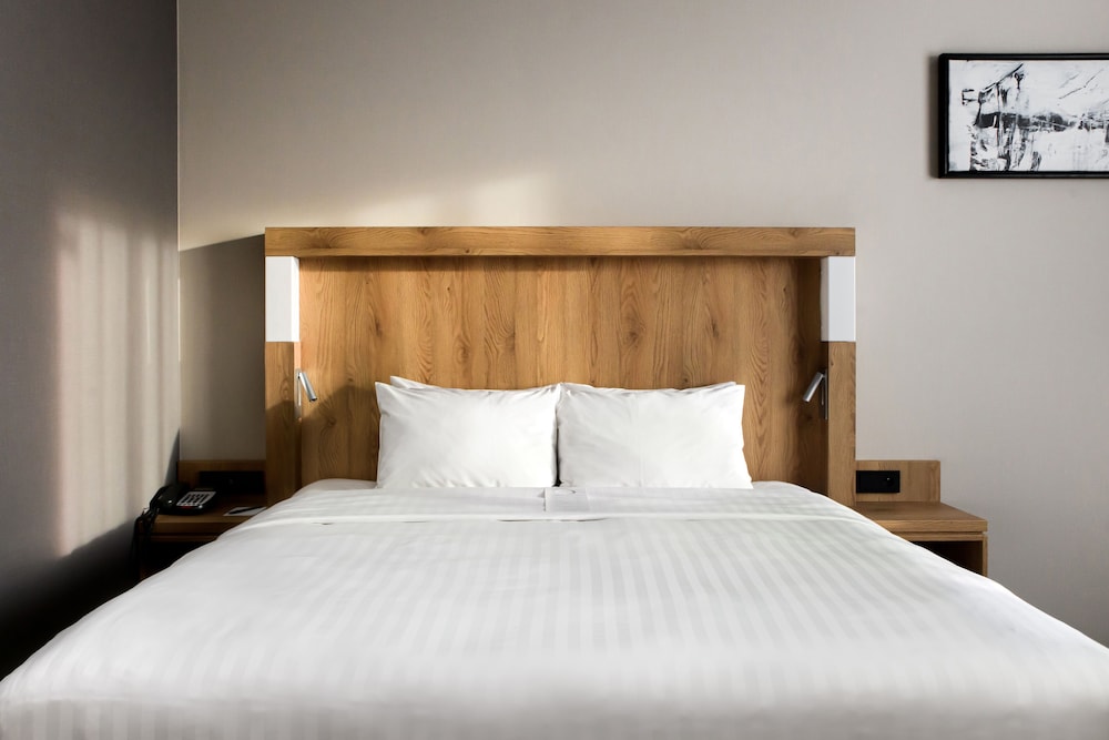 Courtyard By Marriott Warsaw Airport 12/62