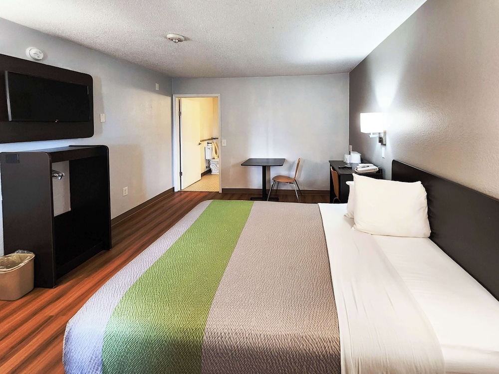Motel6 Baytown, TX - Baytown East 44/63