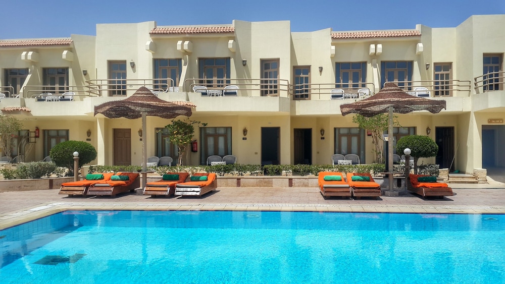 Cataract Lyalina Beach