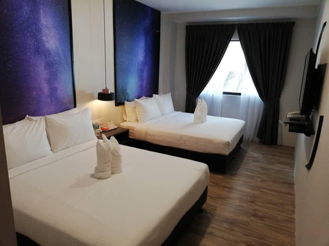 Super, Deluxe, 2 Queen Beds