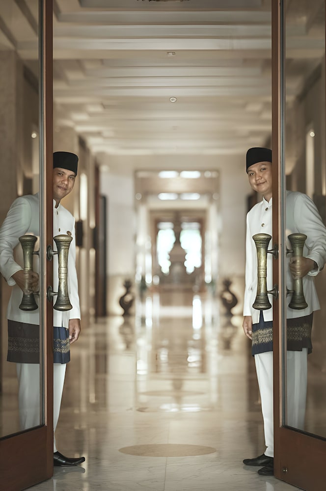 The Dharmawangsa Jakarta Hotel 24/63