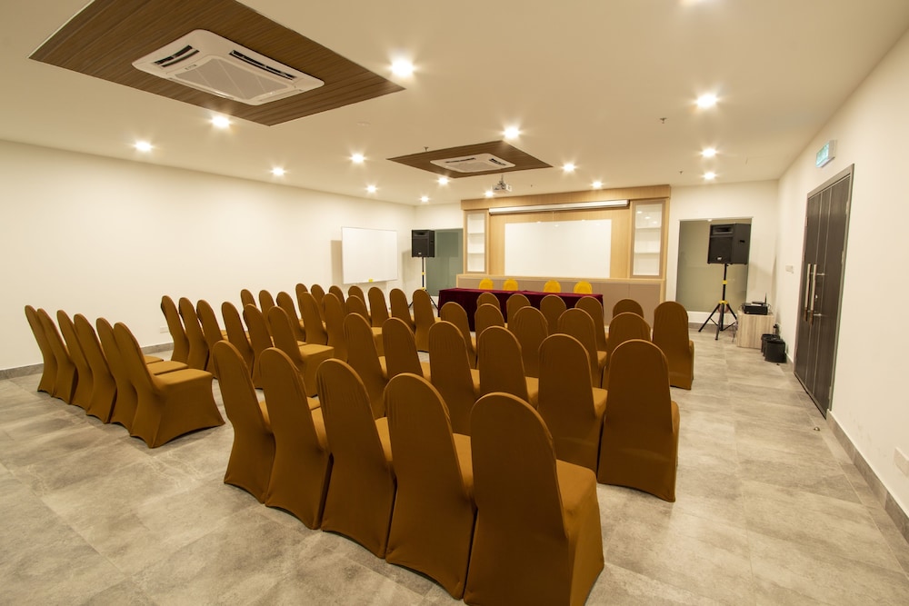 AZ HOTEL & SERVICED APARTMENTS 29/36