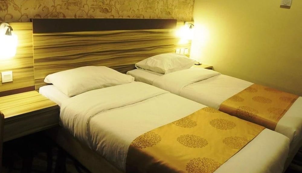 Hotel Zamburger Victory City 12/30