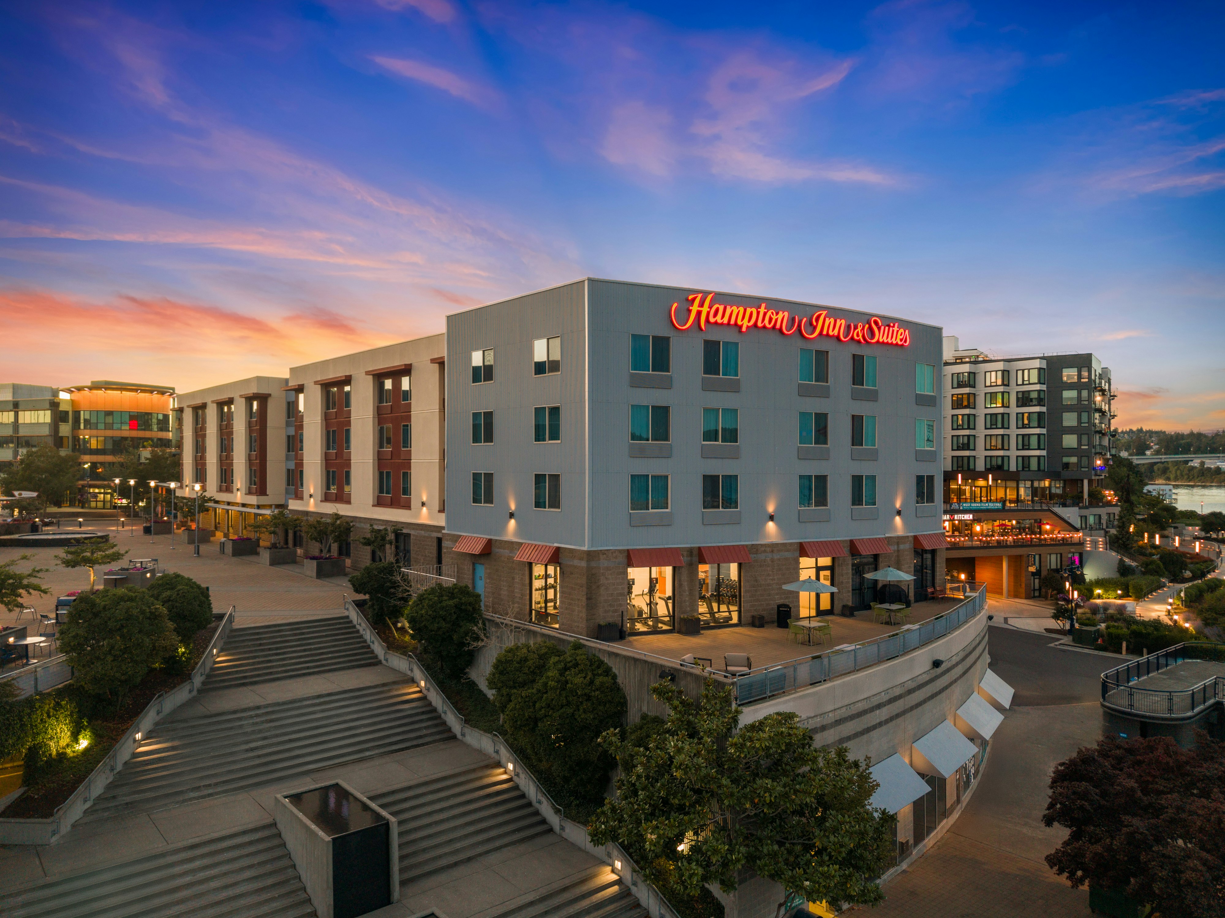 Hampton Inn Suites Bremerton 2/57