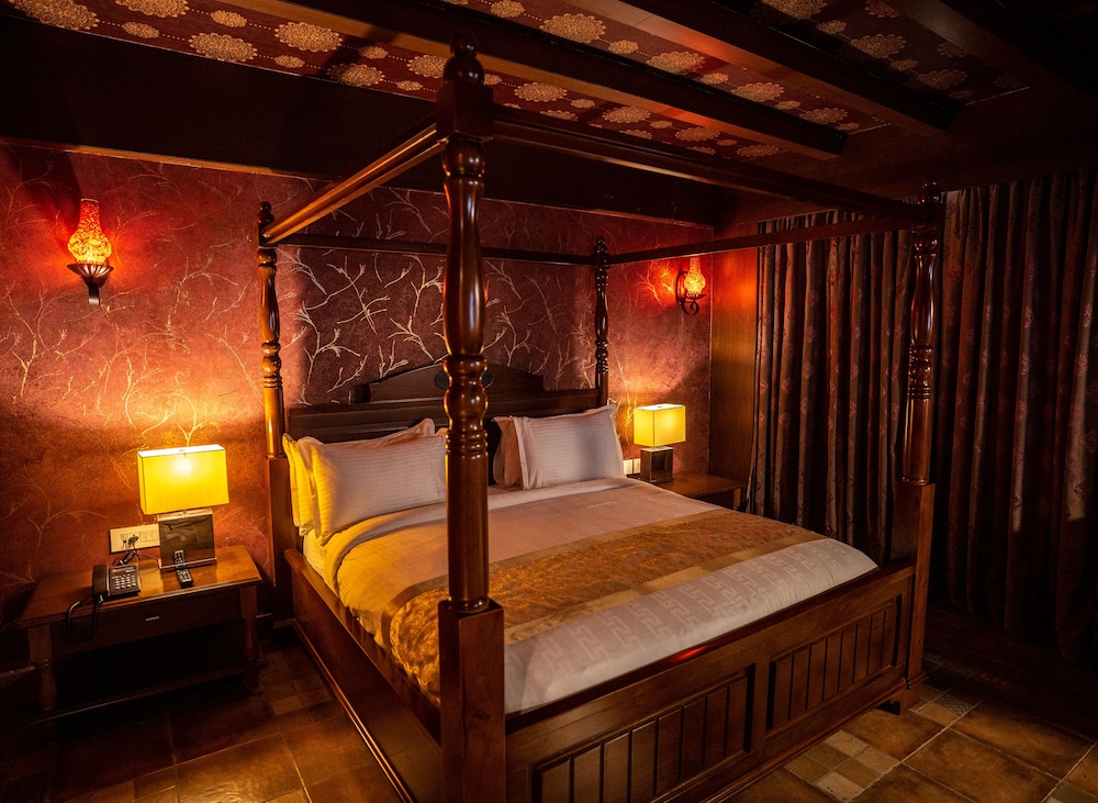 Mixed Dorm, Luxury, Suite, King Bed