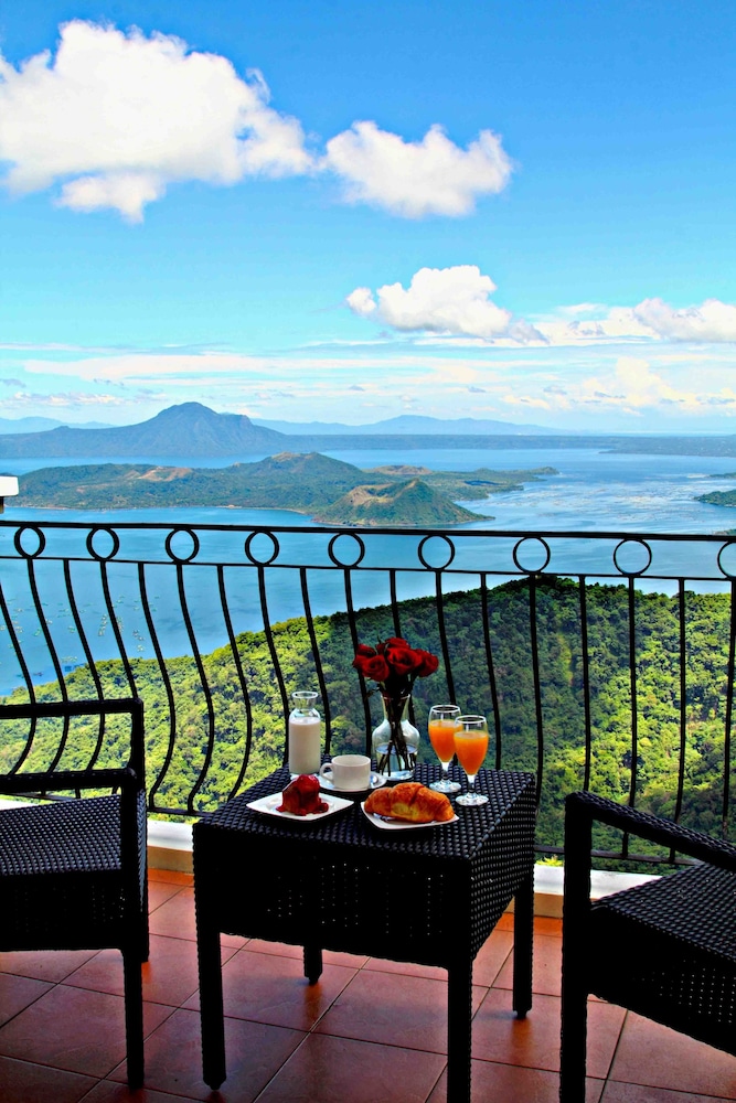 The Lake Hotel Tagaytay 43/44