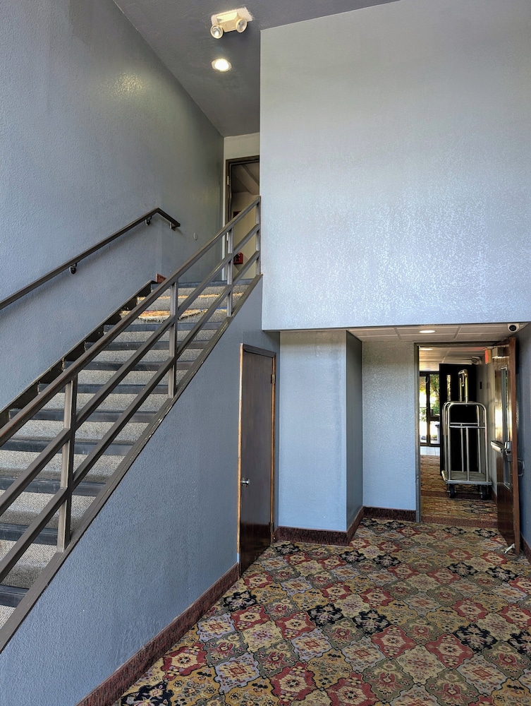 Travelodge by Wyndham Enid 8/40