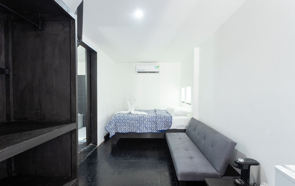 El Faro Beach Hotel 31/65