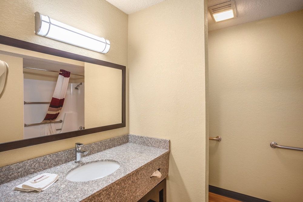 Red Roof Inn Des Moines 16/33