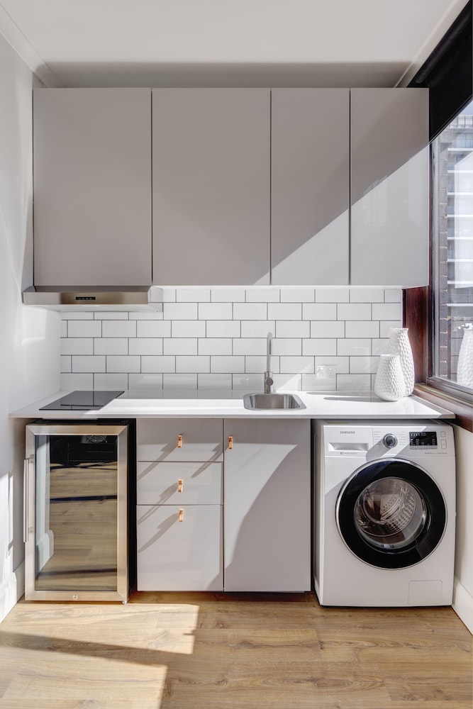Regents Court Apartments 6/50