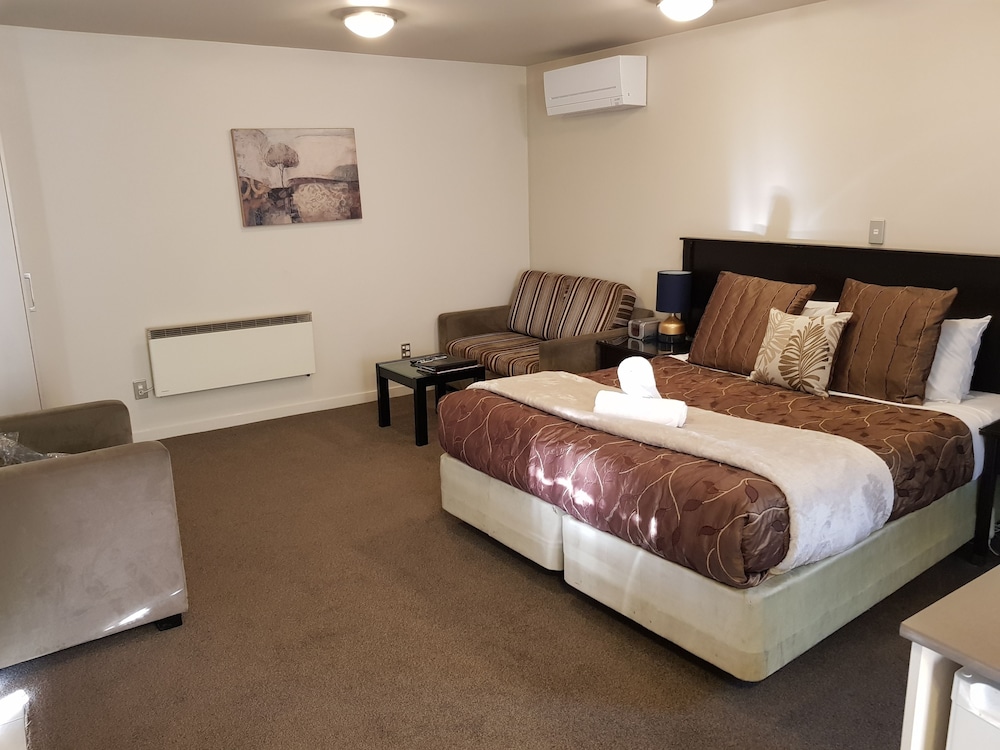 1 BEDROOM, EXECUTIVE, SUITE, JETTED TUB