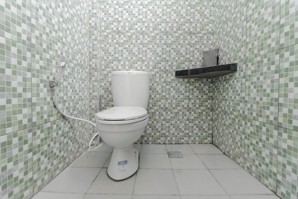 Reddoorz Plus Near Palembang Square Mall 10/33