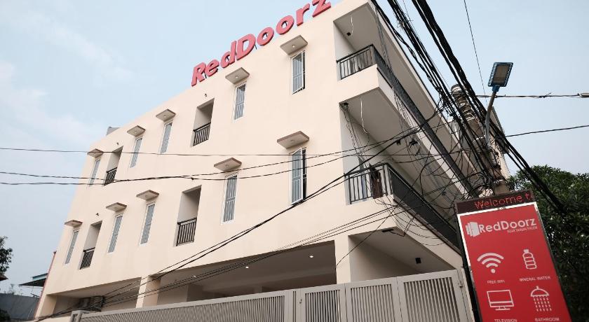RedDoorz near Taman Palem 2/45