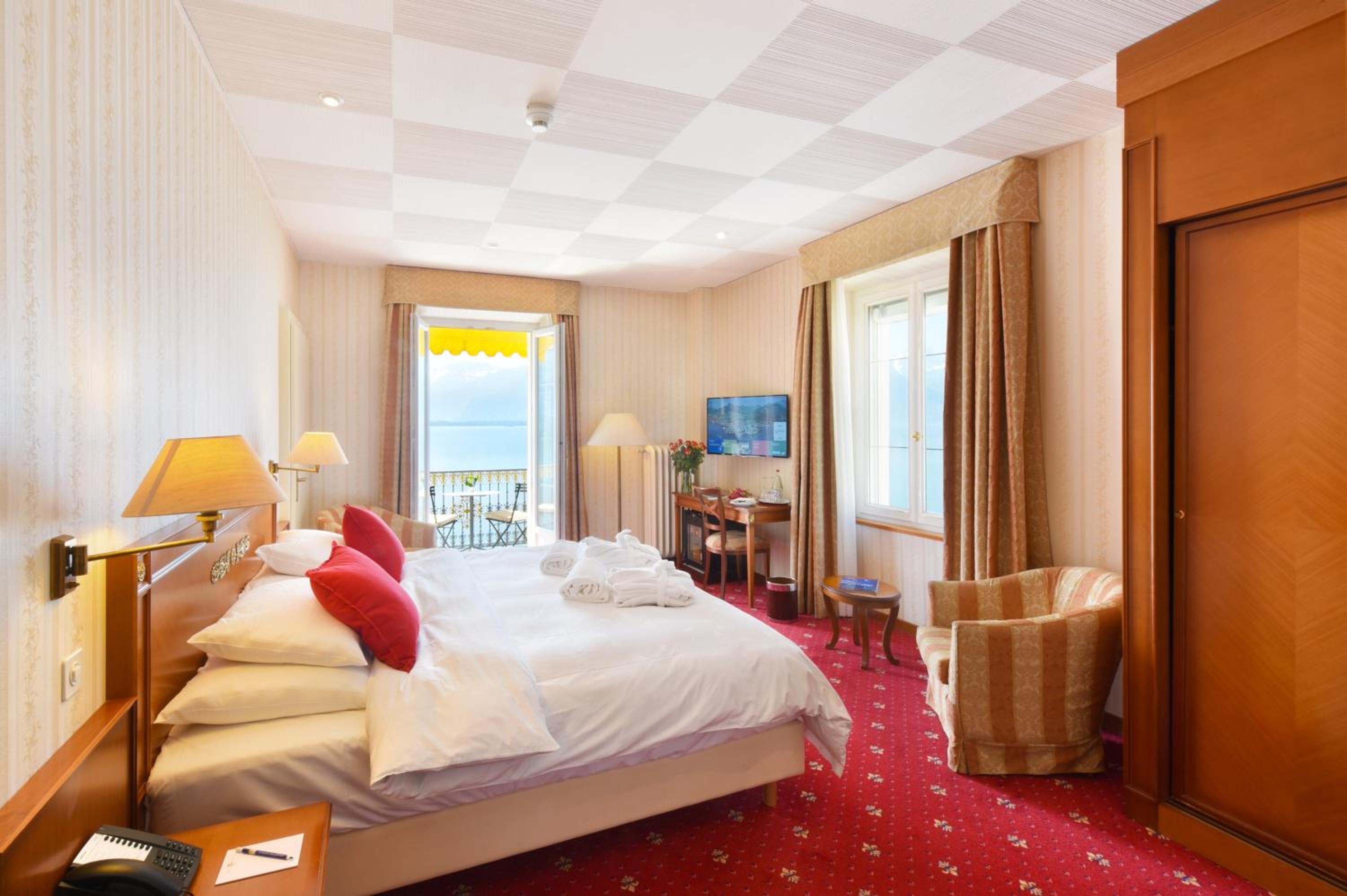 غرفة ديلوكس بسرير مزدوج أو سريرين منفصلين بإطلالة على البحيرة، GOLF HOTEL RENE CAPT 5/8