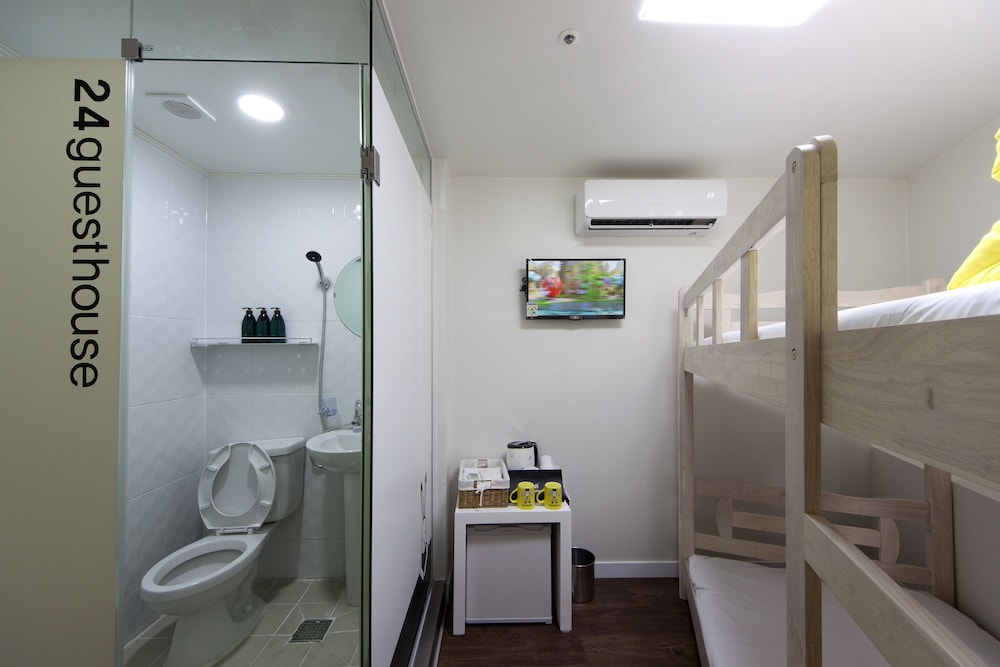 24 Guesthouse Myeongdong Town 55/55