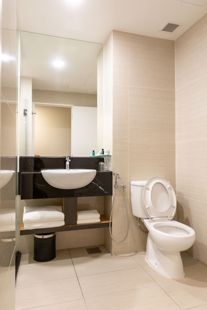 HOTEL 7 SURIA 39/40
