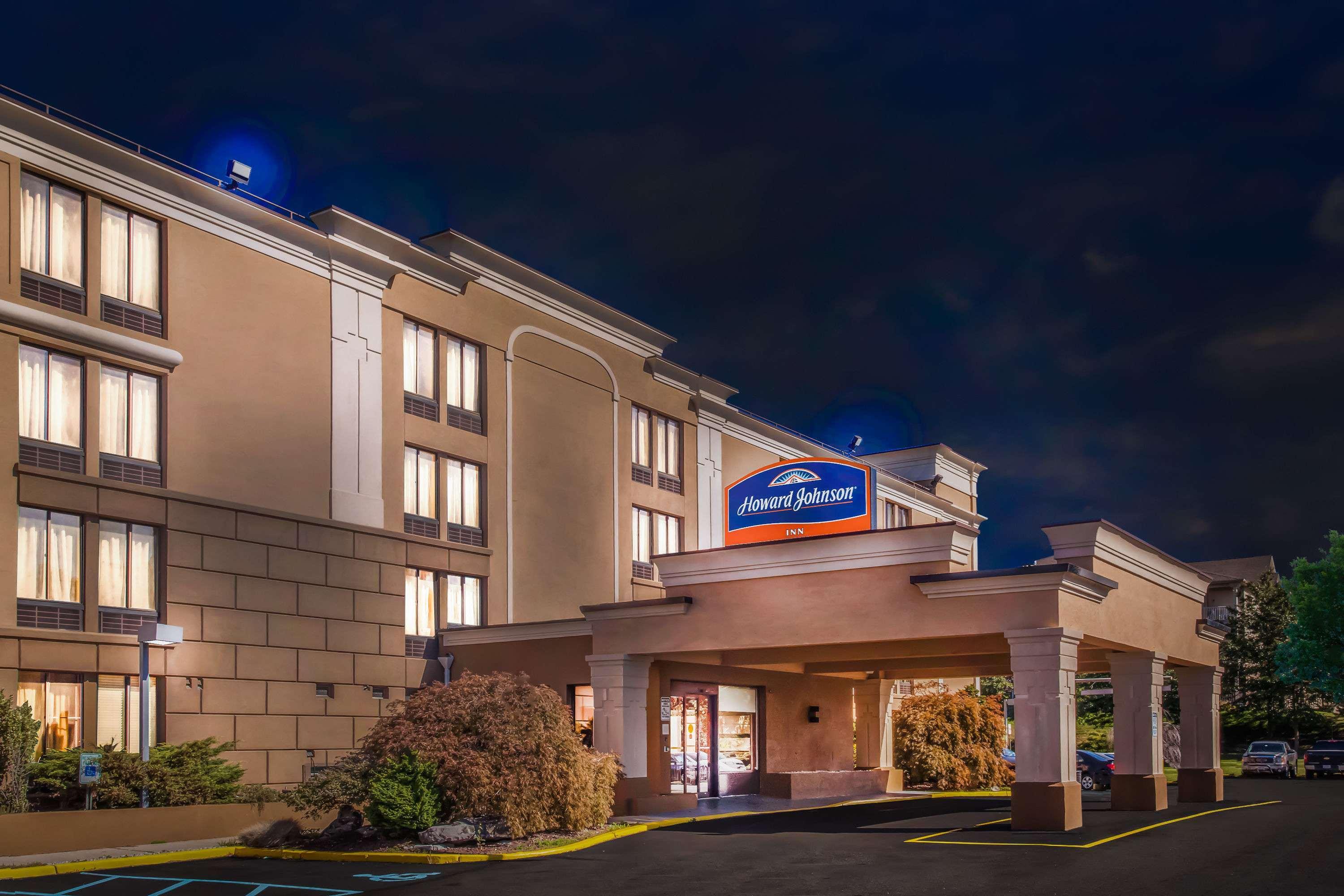 Howard Johnson By Wyndham Suffern 1/13