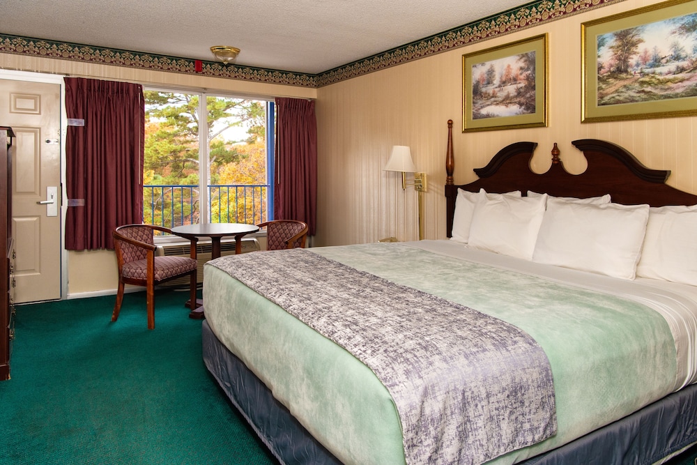 Ozarka Lodge Eureka Springs 8/28