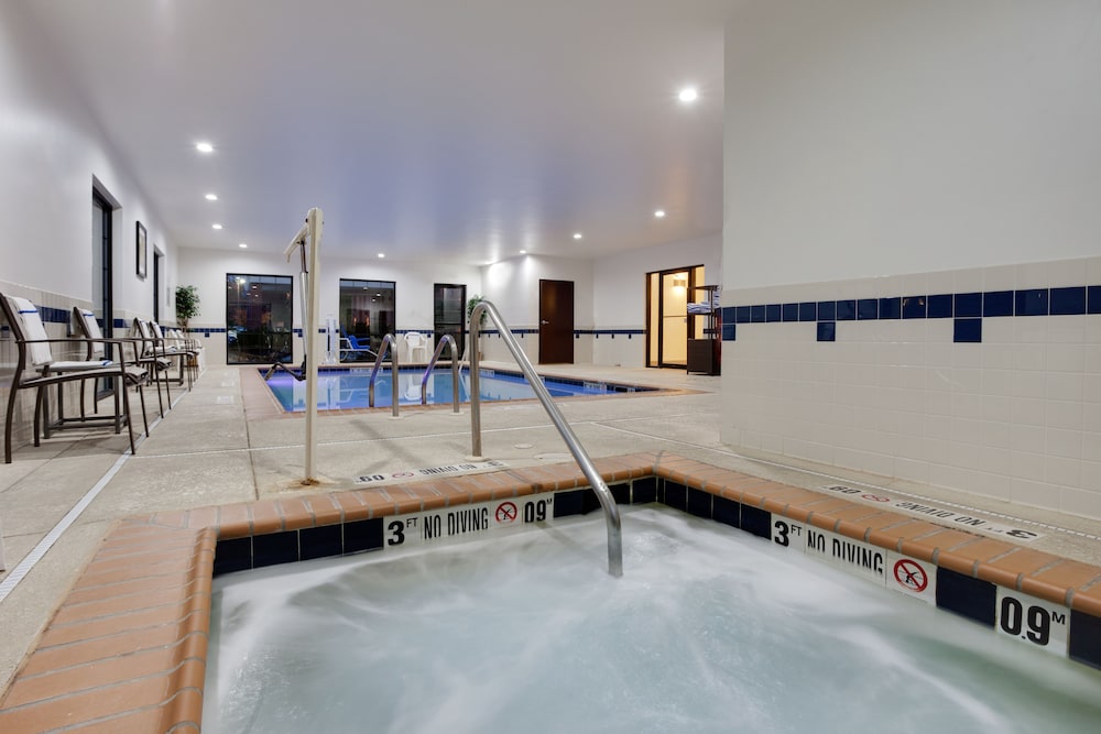 Holiday Inn Express & Suites I-95 Capitol Beltway-Largo 5/57
