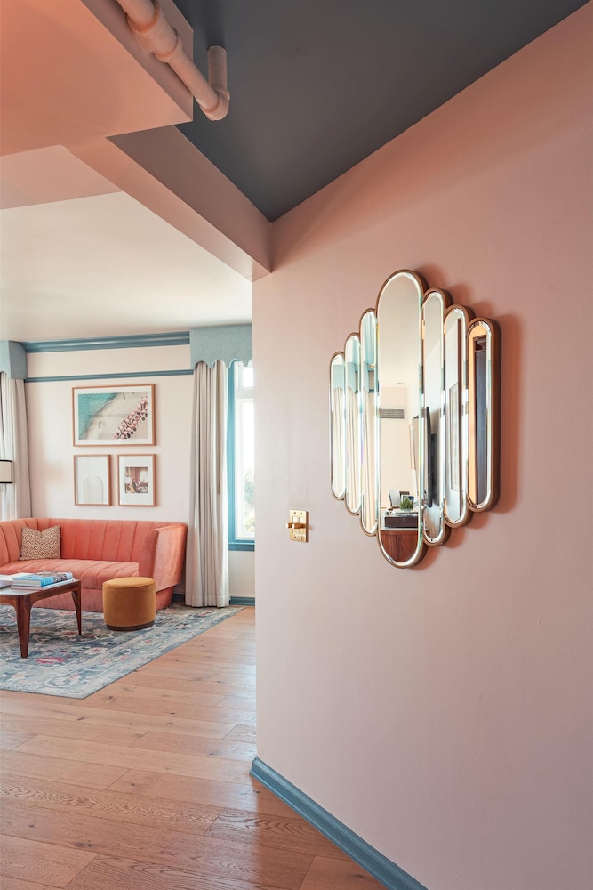 The Georgian Hotel 38/71