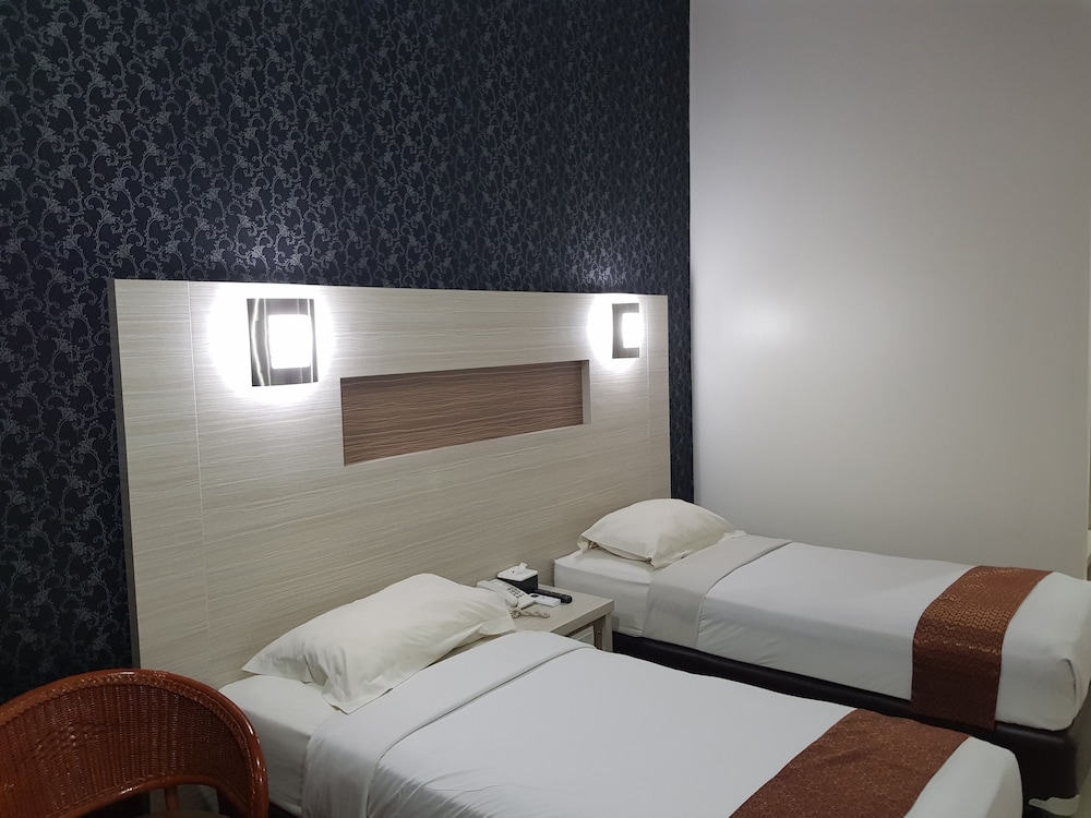 The K Hotel 22/48