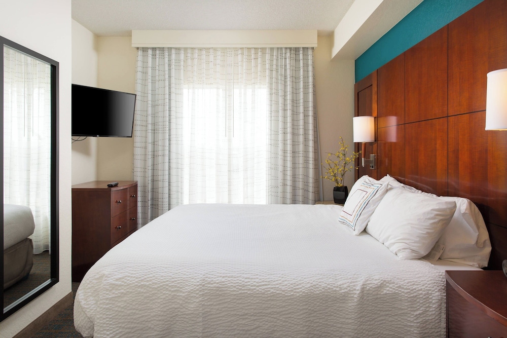 1 Bedroom, Suite, King Bed, Sofa, Accessible