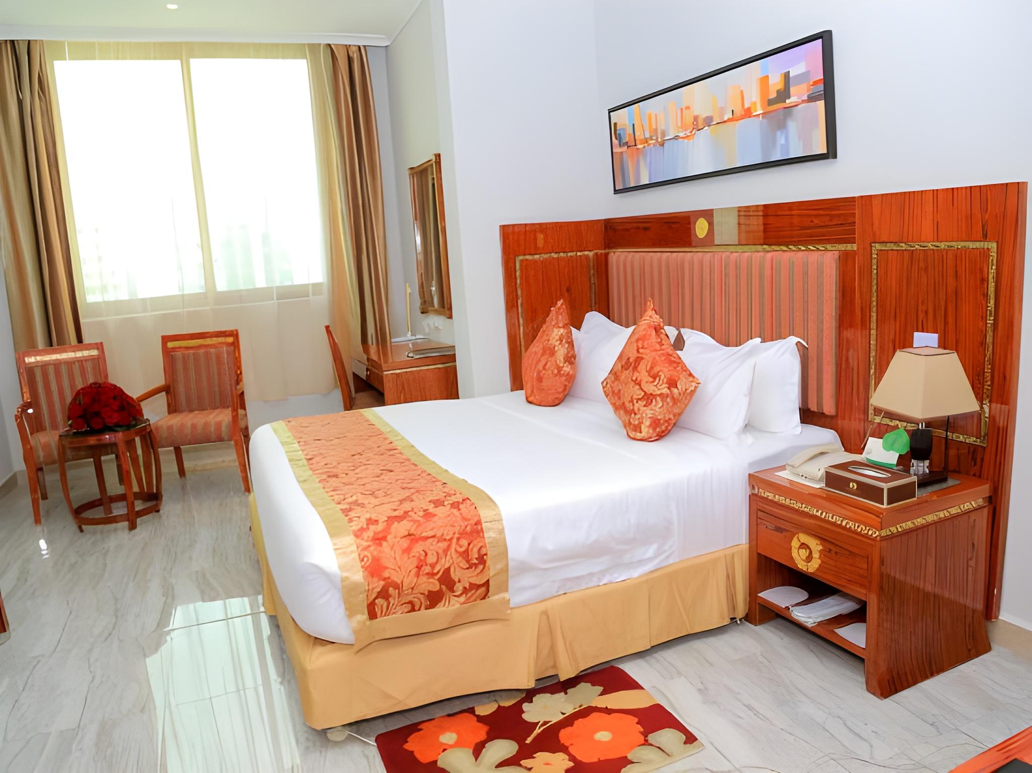 DELUXE ROOM
