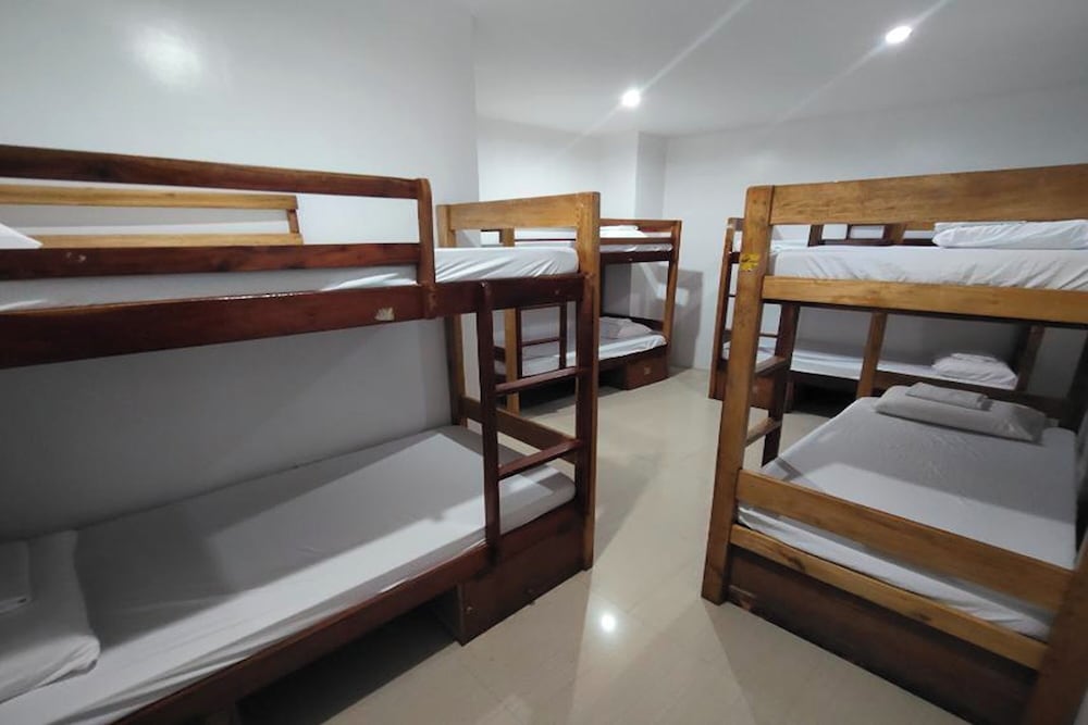 MIXED DORM, 8 PEOPLE