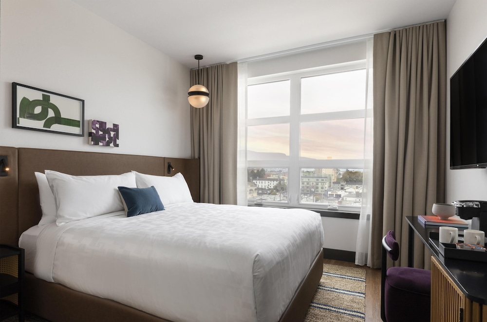 Urban, King Bed, Accessible