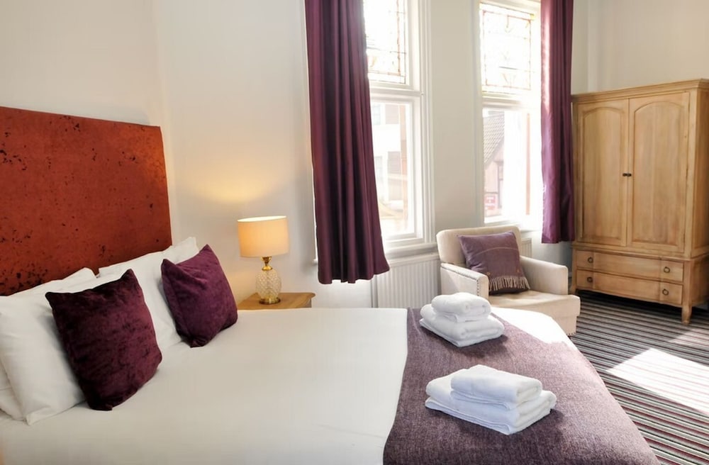 The Royal Hotel Crewe, A BRILLIANT Collection, Powered by OYO 18/47