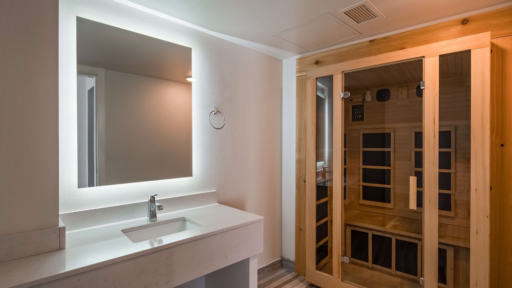 Best Western Plus Wausau Tower Inn 20/43